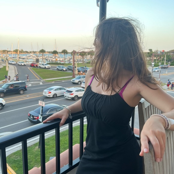 Meet your Posher, Gabriella - Picture 2 of 4